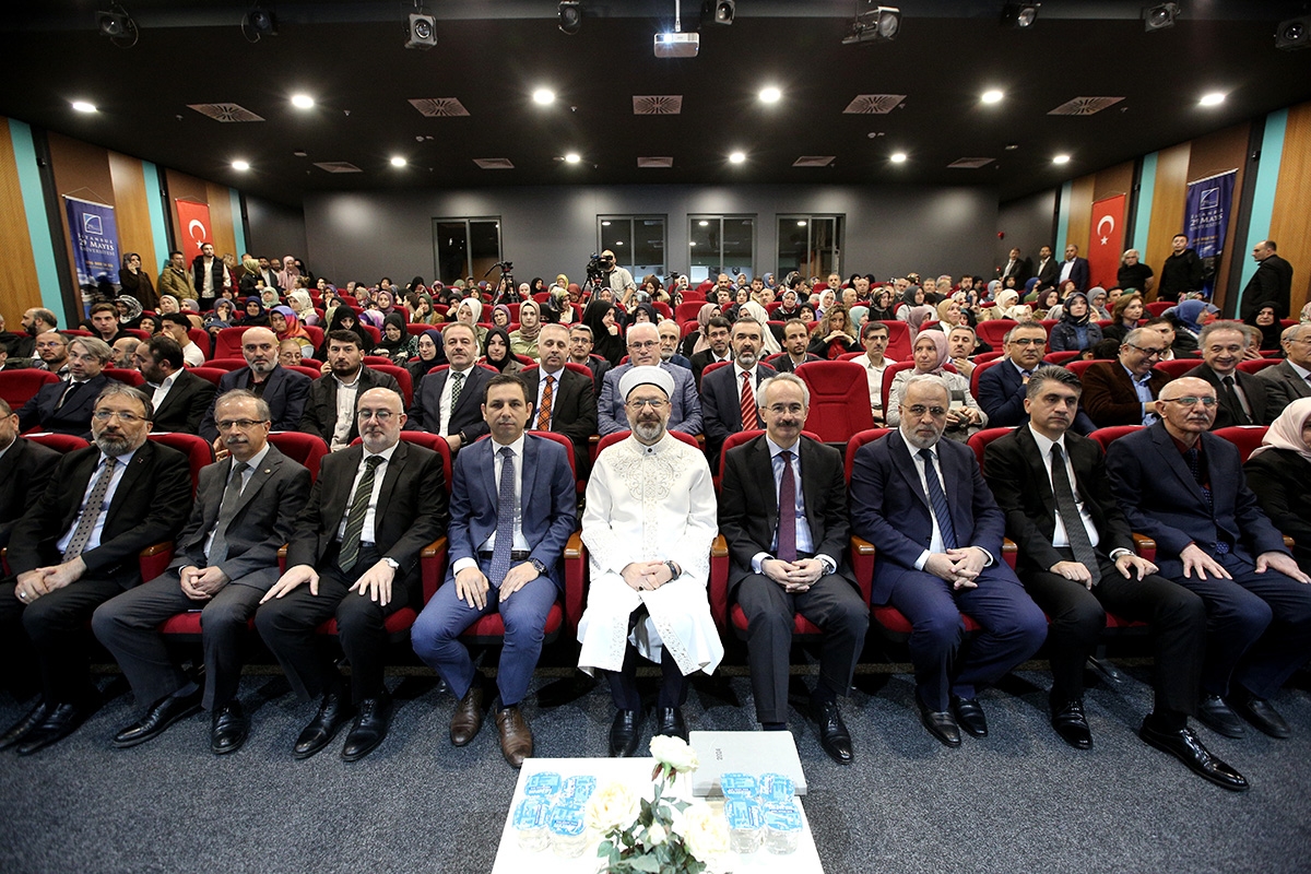 Diyanet İşleri Başkanı Erbaş İstanbul'da “6. Aile Forumu”nda konuştu: