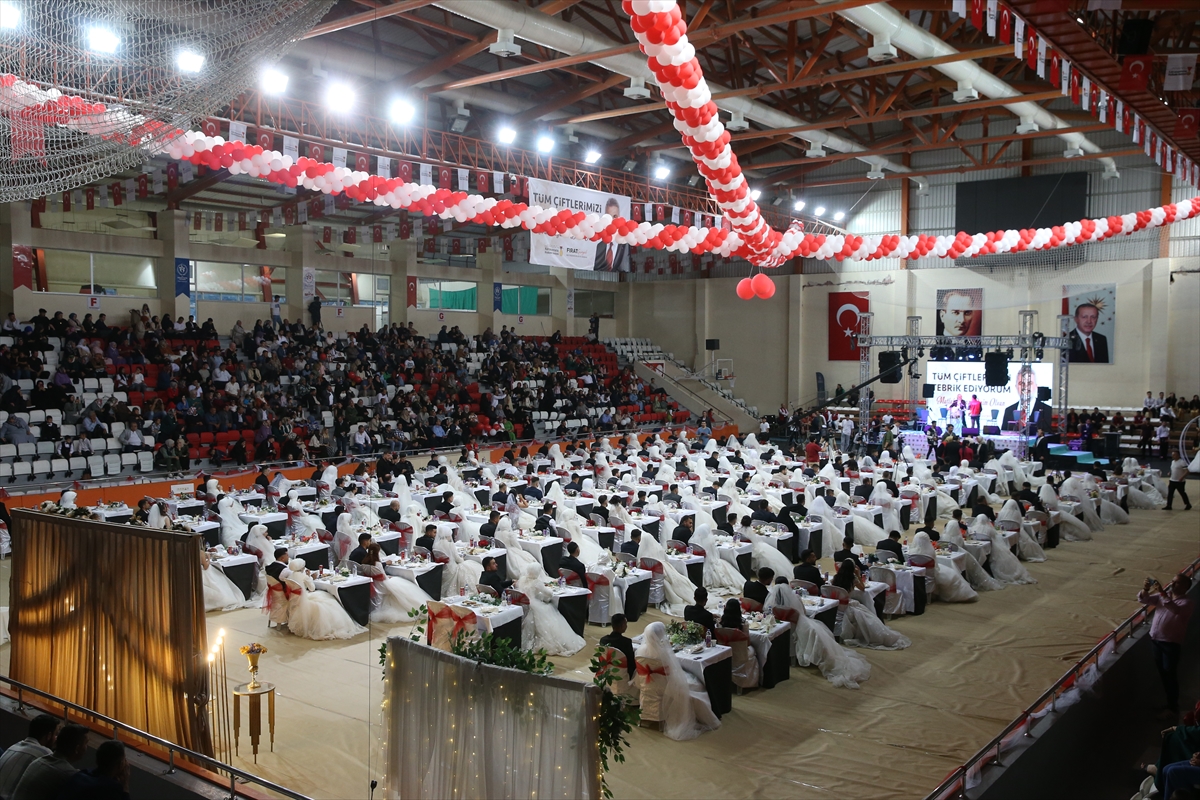 Diyanet İşleri Başkanı Erbaş, Kahramanmaraş'ta 100 çiftin toplu nikah törenine katıldı: