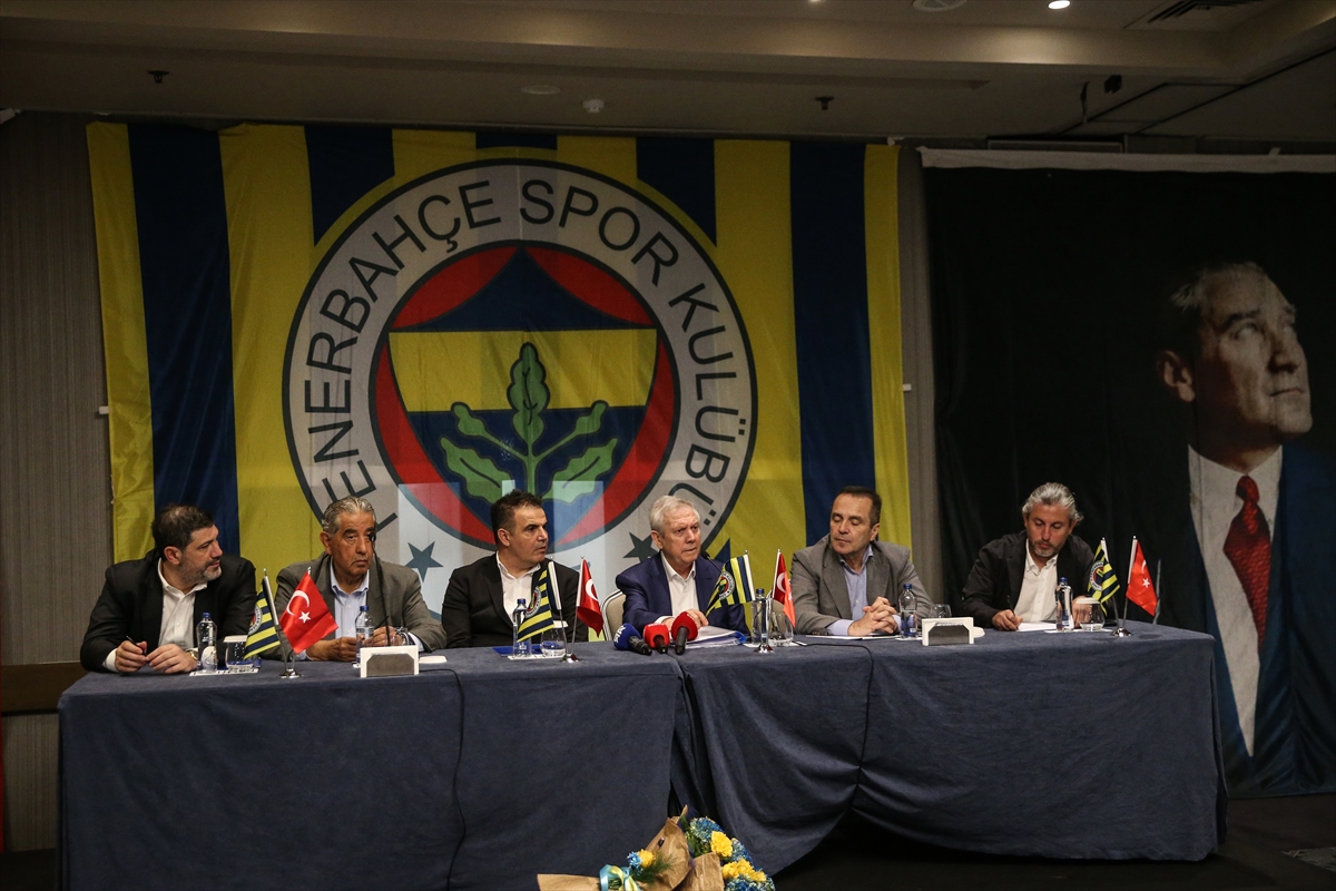 Fenerbahçe Kulübü Başkan Adayı Yıldırım, Mersin'de kongre üyeleriyle buluştu: (1)