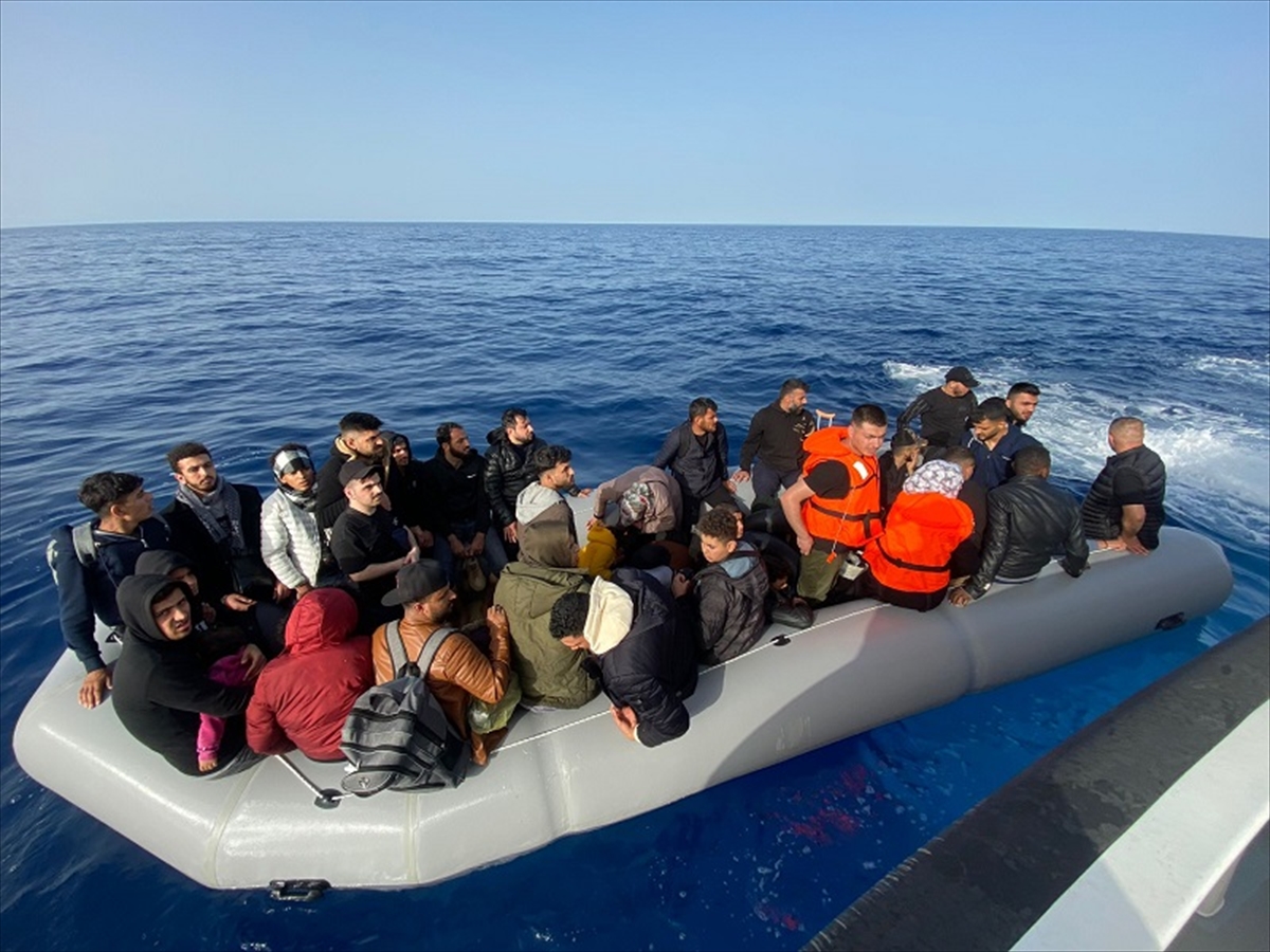 Fethiye açıklarında 38 düzensiz göçmen kurtarıldı