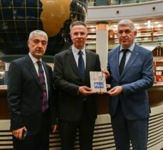 Filistin Büyükelçisi Mustafa'dan Millet Kütüphanesine kitap bağışı
