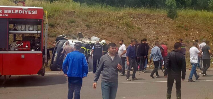 GÜNCELLEME – Gaziantep'te minibüsle beton mikseri çarpıştı
