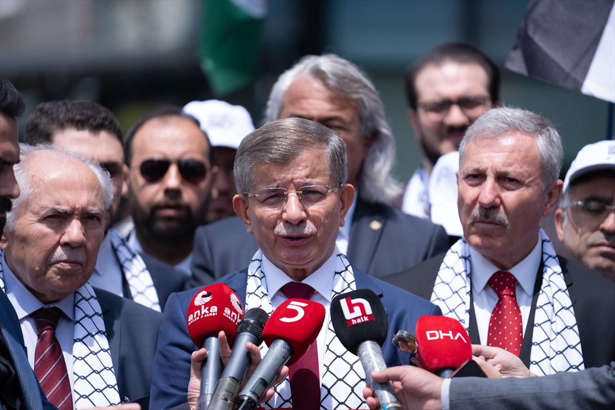 Gelecek Partisi Genel Başkanı Davutoğlu, İsrail Büyükelçiliği önünde basın açıklaması yaptı: