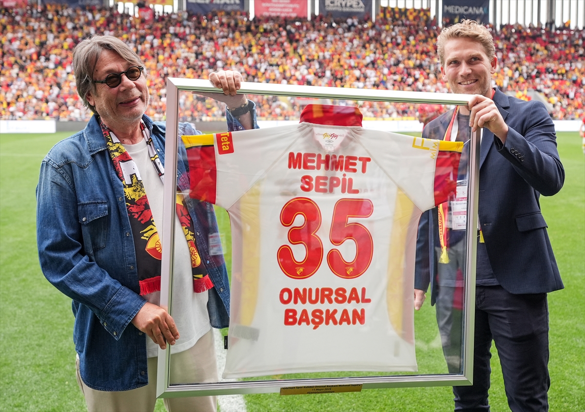 Göztepe'de eski kulüp başkanı Mehmet Sepil'e onursal başkanlık ünvanı verildi