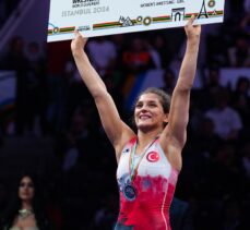 Milli güreşçi Nesrin Baş, Dünya Olimpiyat Elemeleri'nde kadınlar 62 kiloda Venezuelalı rakibini 10-6 mağlup ederek Paris 2024 Olimpiyat Oyunları'na kota aldı.