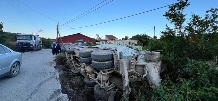 Hatay'da yolun çökmesi sonucu beton mikserinin sürücüsü yaralandı