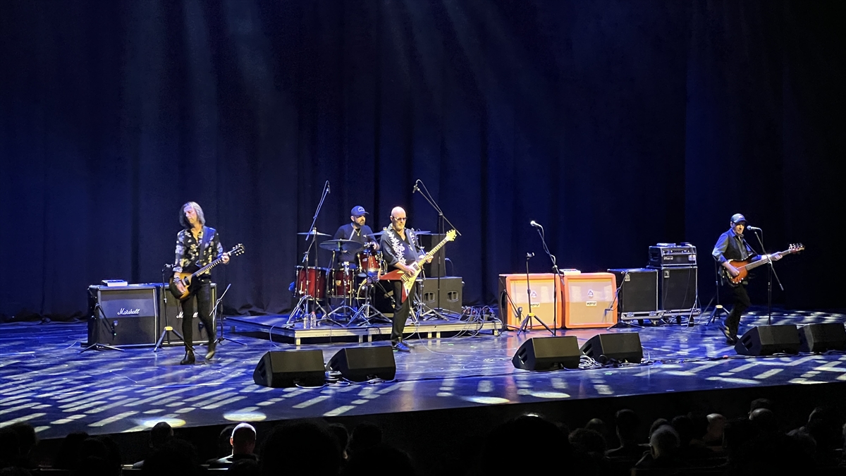 İngiliz rock grubu Wishbone Ash, AKM'de konser verdi
