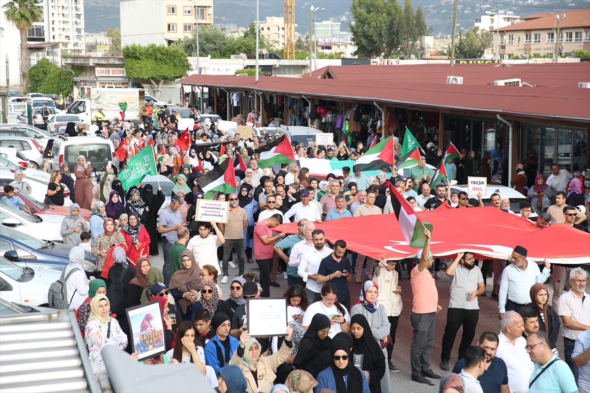 İsrail'in Gazze'ye yönelik saldırıları İskenderun'da protesto edildi