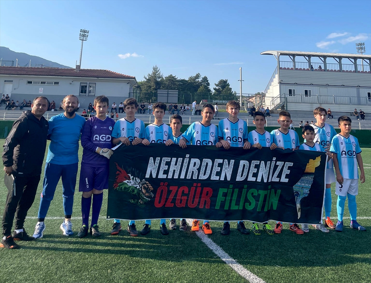 Karabük'teki 13 yaş altı futbol takımlarından Filistin'e destek