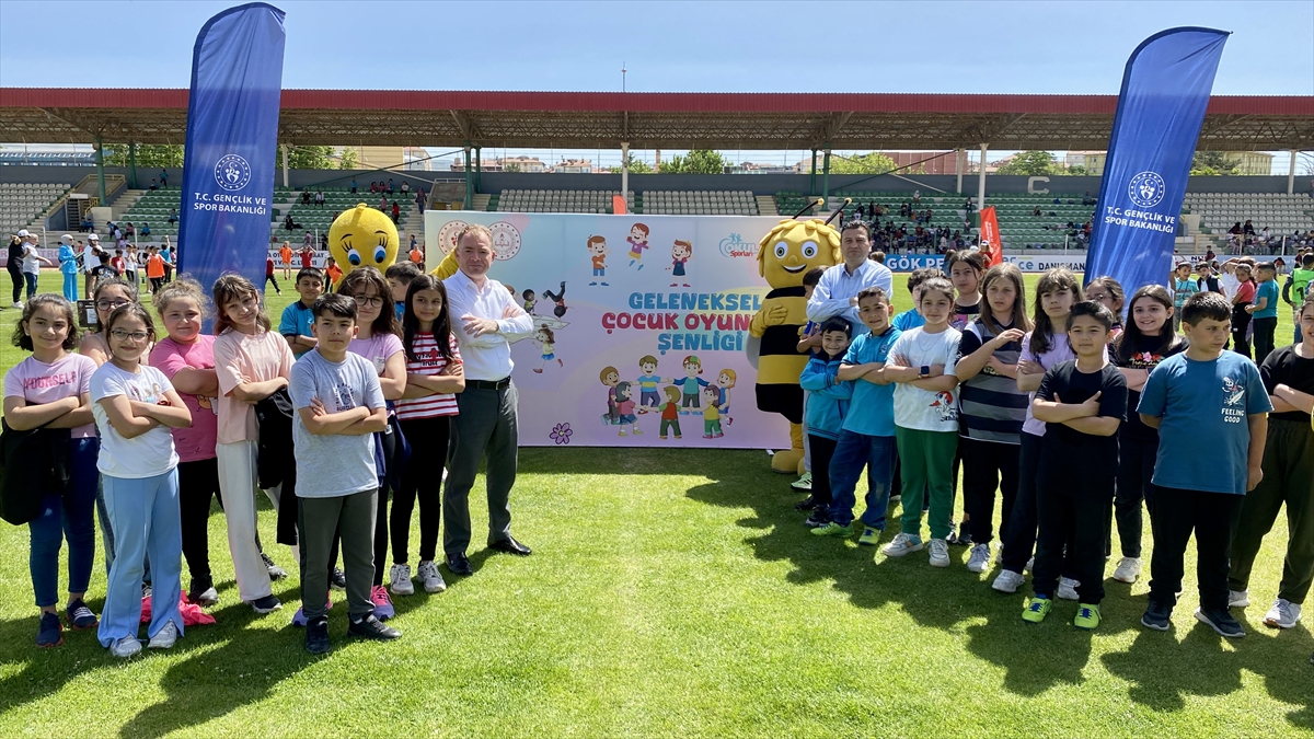 Kırşehir'de Geleneksel Çocuk Oyunları Şenliği başladı