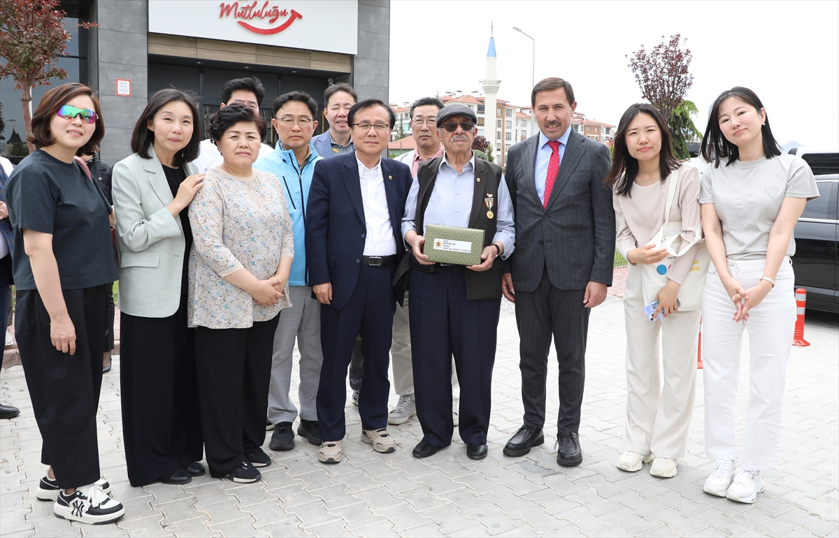 Konyalı Kore gazisine Seul'den ziyaretçi sürprizi