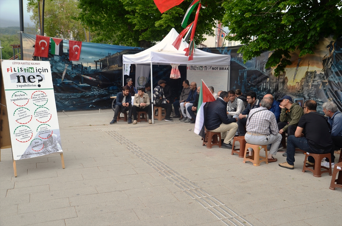 Kütahya’da Filistin’e destek için oturma eylemi düzenlendi