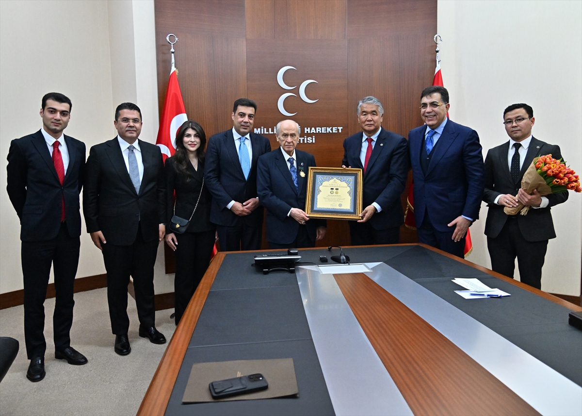 MHP Genel Başkanı Bahçeli'ye “Ahmed Cevad Onur Madalyası” verildi