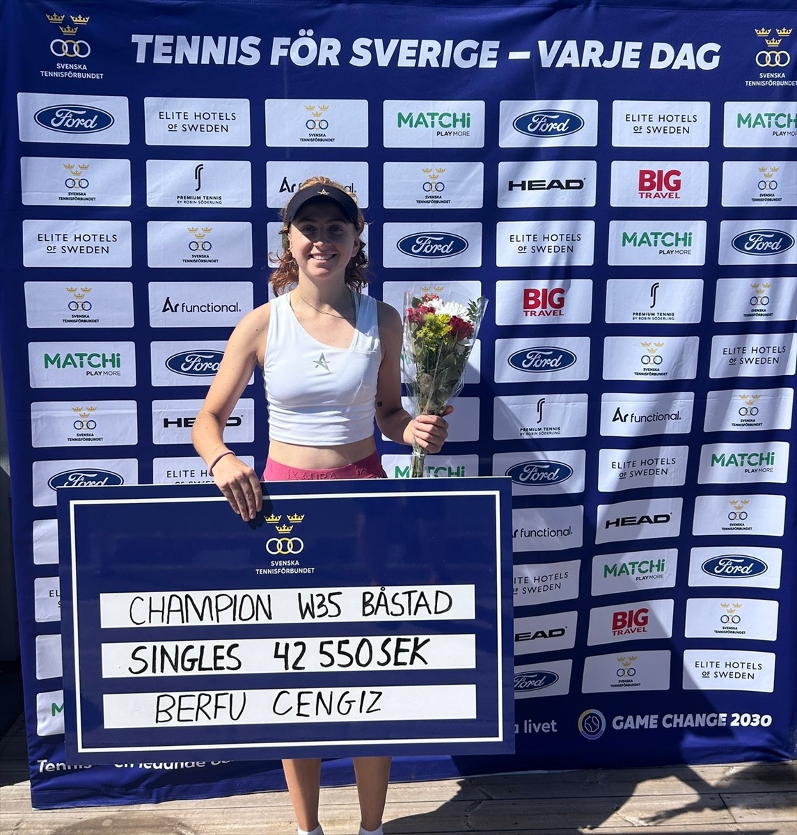 Milli tenisçi Berfu Cengiz, İsveç'teki turnuvada şampiyon oldu