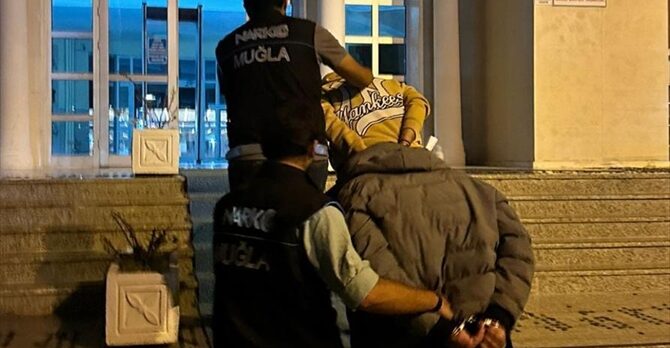Muğla'da uyuşturucu ticareti yaptığı iddiasıyla 3 kişi tutuklandı
