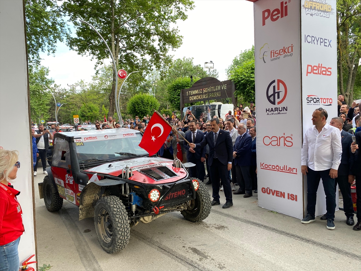 Petlas 2024 Türkiye Offroad Şampiyonası 1. Ayak Vezirköprü Yarışı'nın start seremonisi yapıldı
