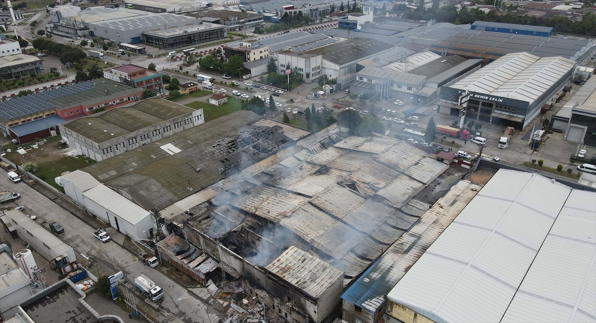 GÜNCELLEME – Samsun'da 3 fabrikayı etkileyen yangın kontrol altına alındı