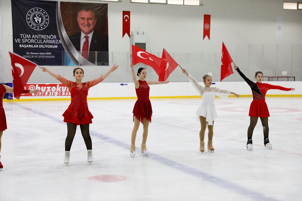 Samsun'da artistik buz pateni sporcuları, 19 Mayıs'a hazırlanıyor
