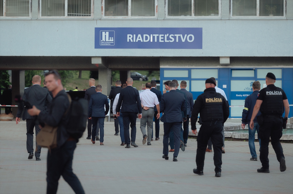 GÜNCELLEME 3 – Slovakya Başbakanı Fico, silahlı saldırıda yaralandı