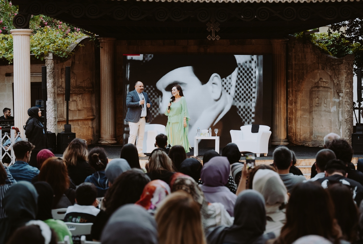 Türkan Şoray, Şanlıurfa Kültür Yolu Festivali'nde sevenleriyle buluştu