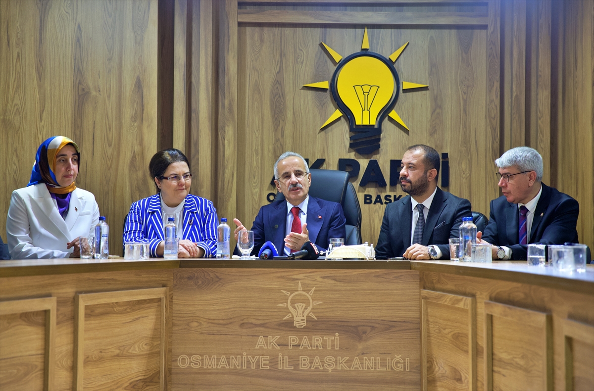 Ulaştırma ve Altyapı Bakanı Uraloğlu, Osmaniye'de ziyaretlerde bulundu