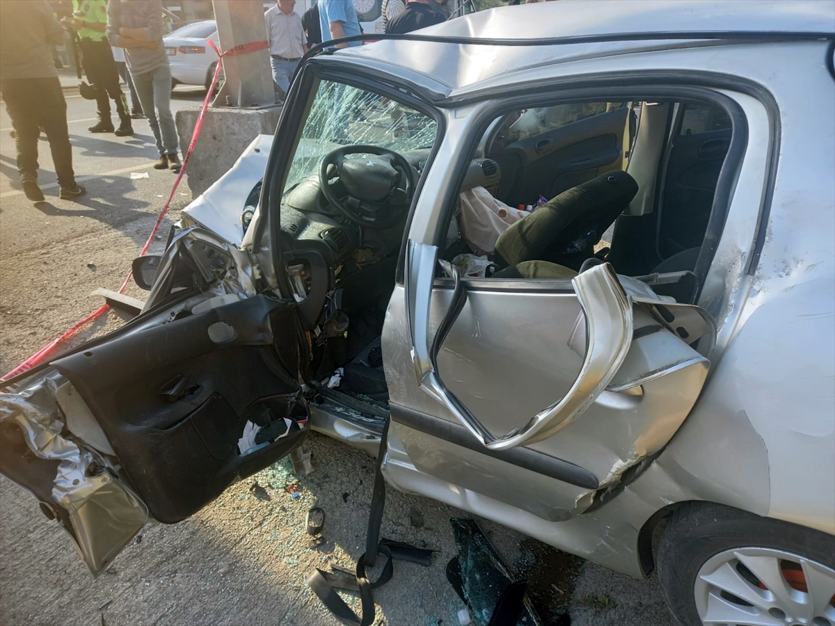 Zonguldak'ta EDS direğine çarpan otomobildeki 4 kişi yaralandı