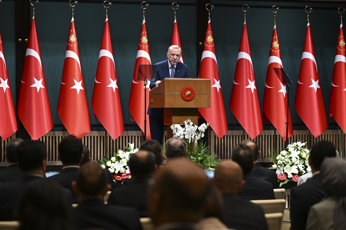 Cumhurbaşkanı Erdoğan: “(Kurban Bayramı) Perşembe ve cuma günlerini de bayram tatiline ekleyerek 9 günlük bir tatil imkanı sağlamış oluyoruz”