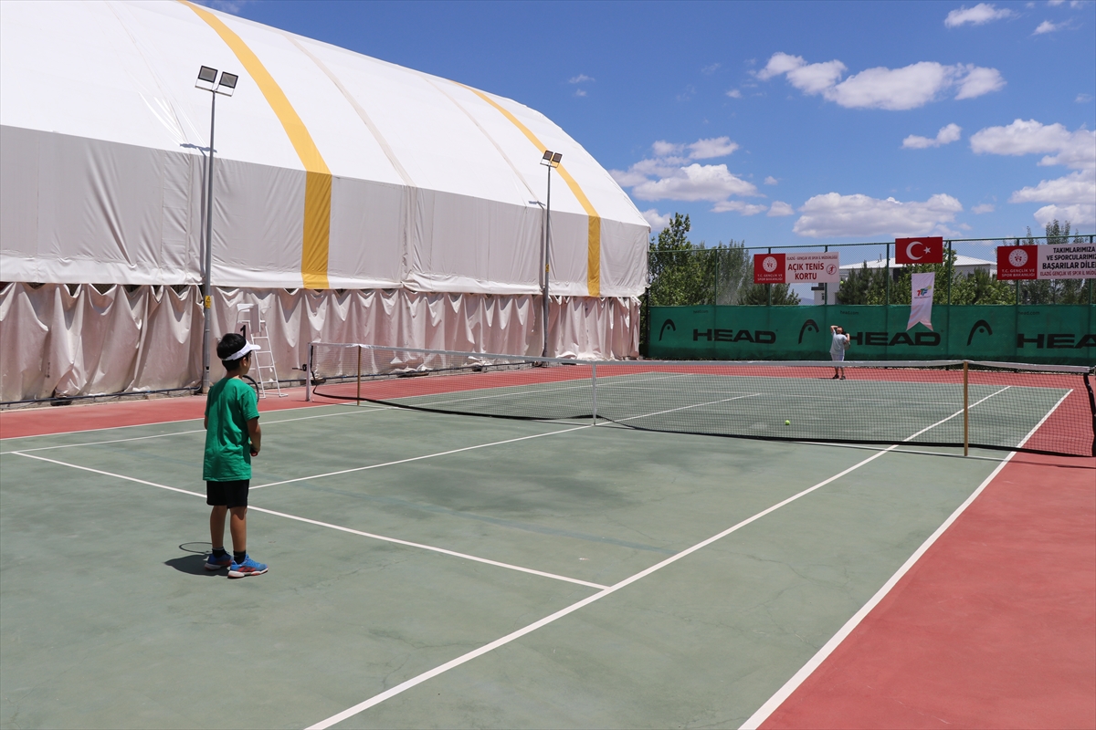 Elazığ'da 8-9-10 Yaş Ulusal Tenis Turnuvası başladı