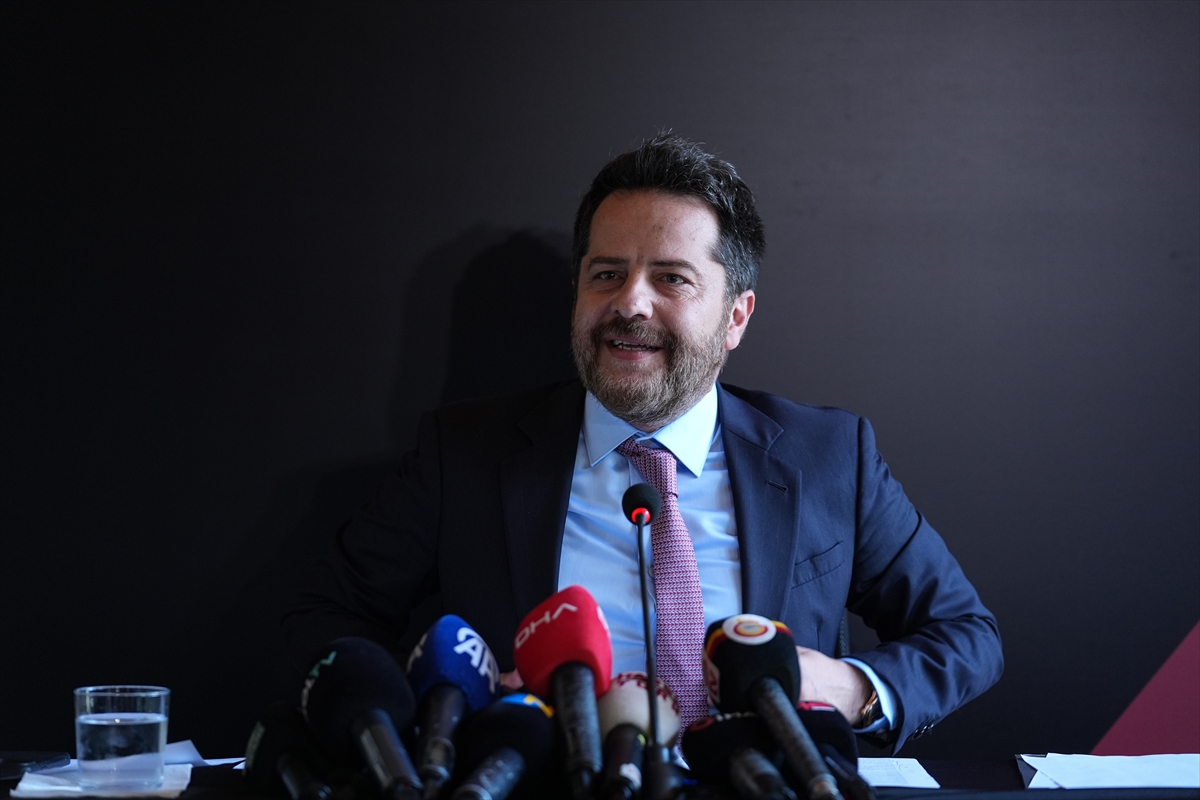 Galatasaray Sportif AŞ Başkan Vekili Erden Timur, görevine devam etmeyeceğini açıkladı: