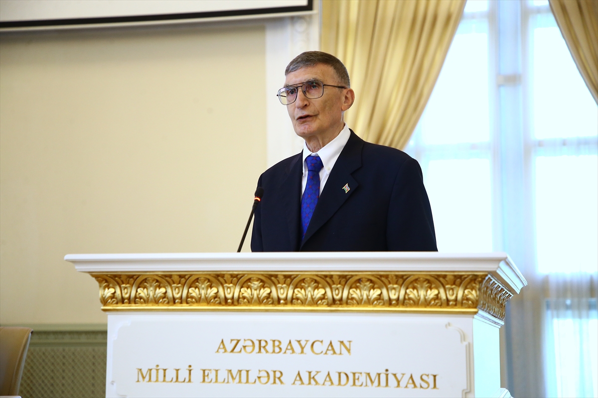 Nobel ödüllü Sancar'a, Azerbaycan Milli İlimler Akademisi onursal üyelik belgesi takdim edildi