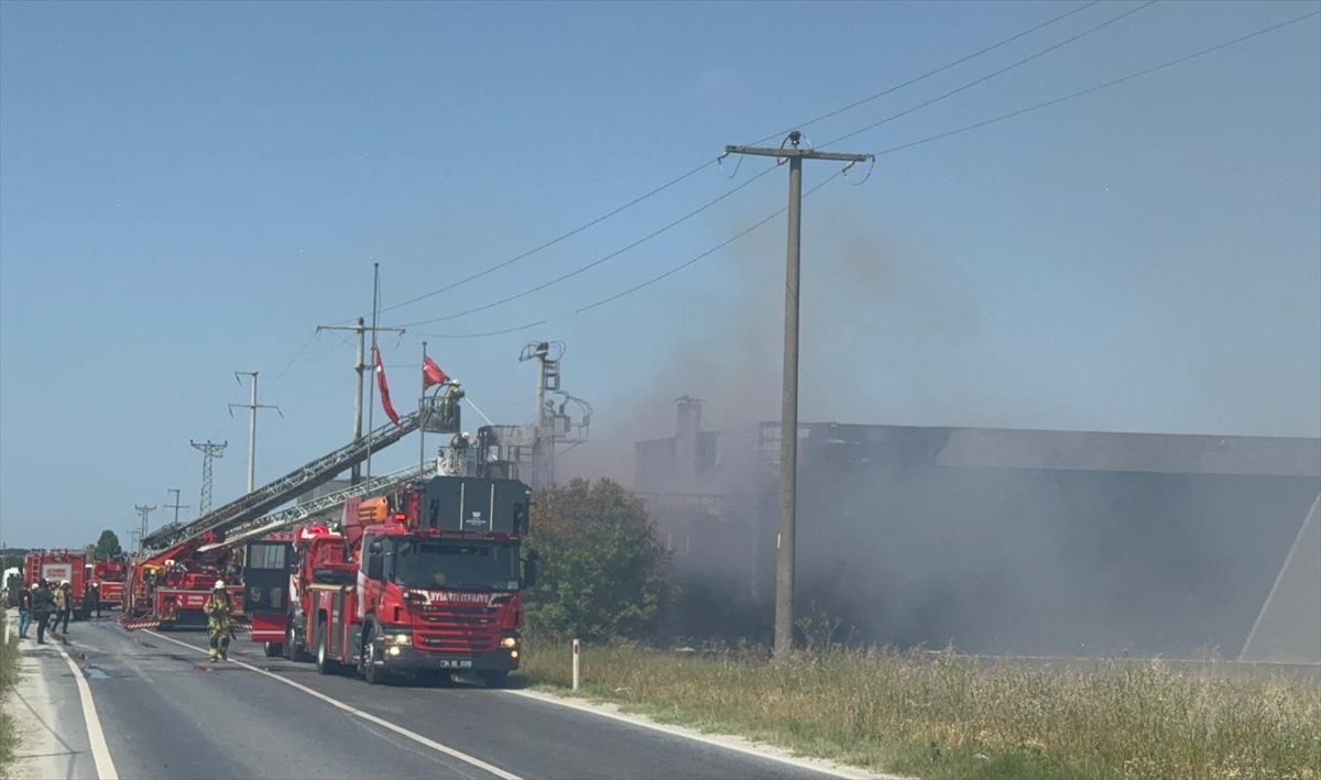 GÜNCELLEME – Silivri'de fabrikada çıkan yangın söndürüldü