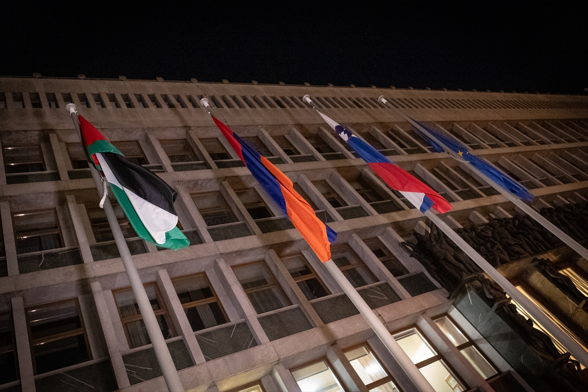 Slovenya'da devlet olarak tanınan Filistin'in bayrağı mecliste göndere çekildi