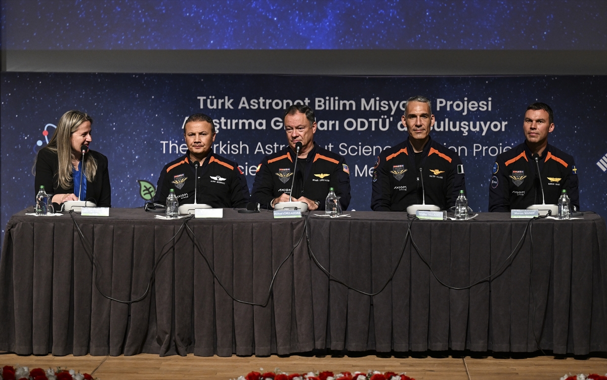 Türkiye'nin ilk uzay yolculuğunu gerçekleştiren Ax-3 ekibi ODTÜ'de gençlerle buluştu: